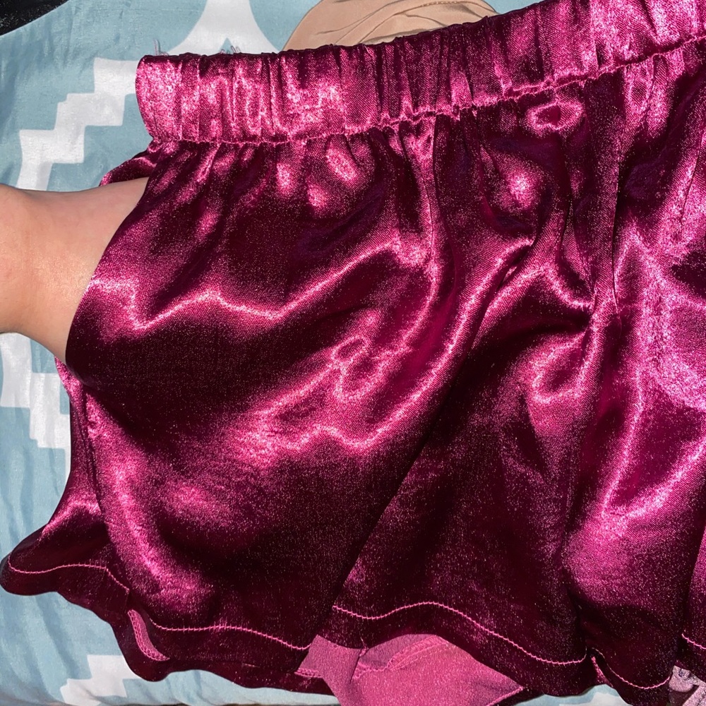 Silk burgundy shorts with pockets